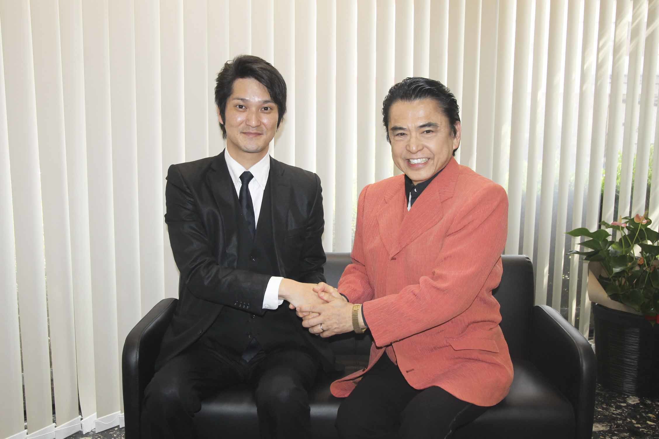 志垣太郎さんがアンカー雑誌取材のため来社致しました ホームサービス株式会社
