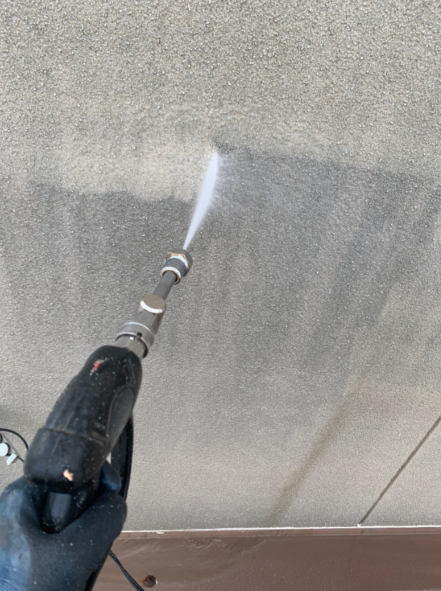 【外壁にカビが生える原因と、対策】